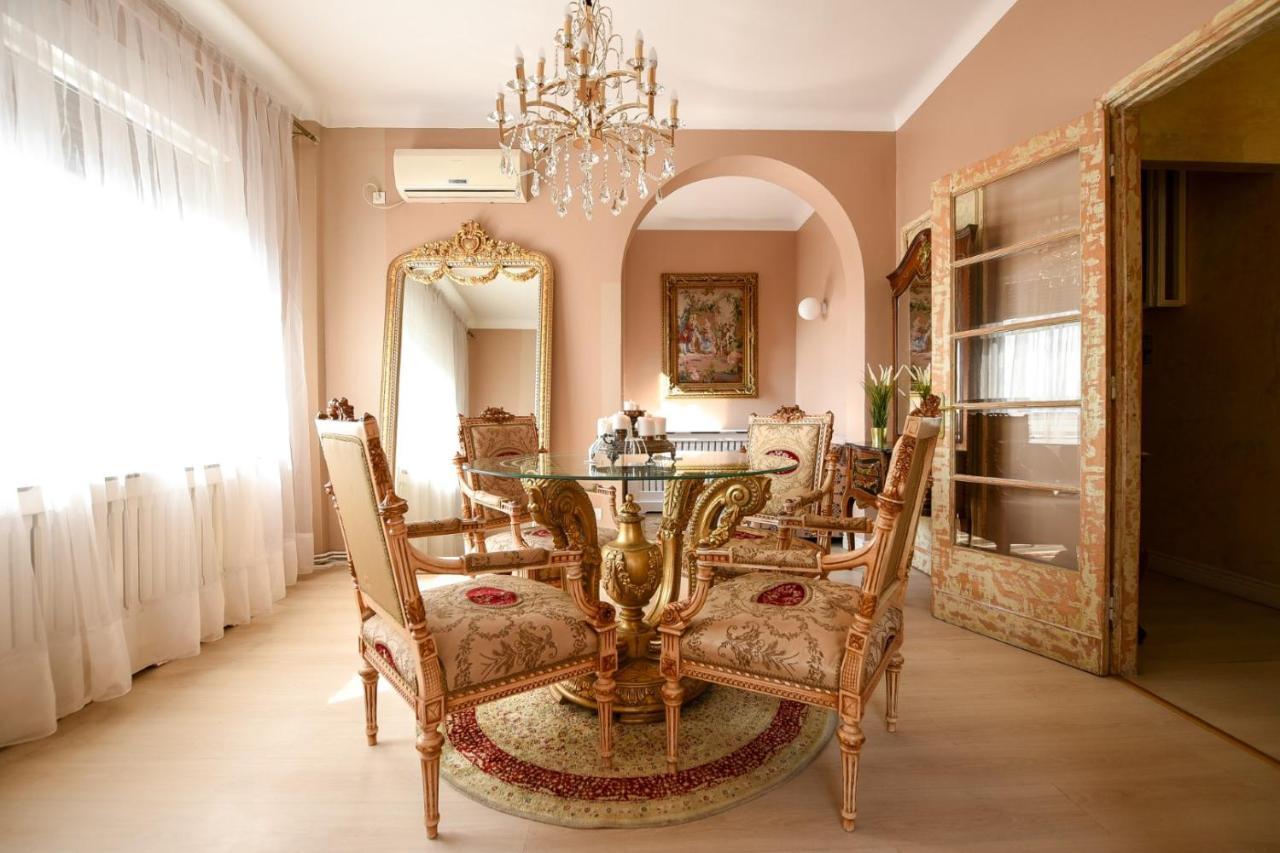 Baroque Splendor: Breathtaking Views & Design Apartment Bucharest Luaran gambar