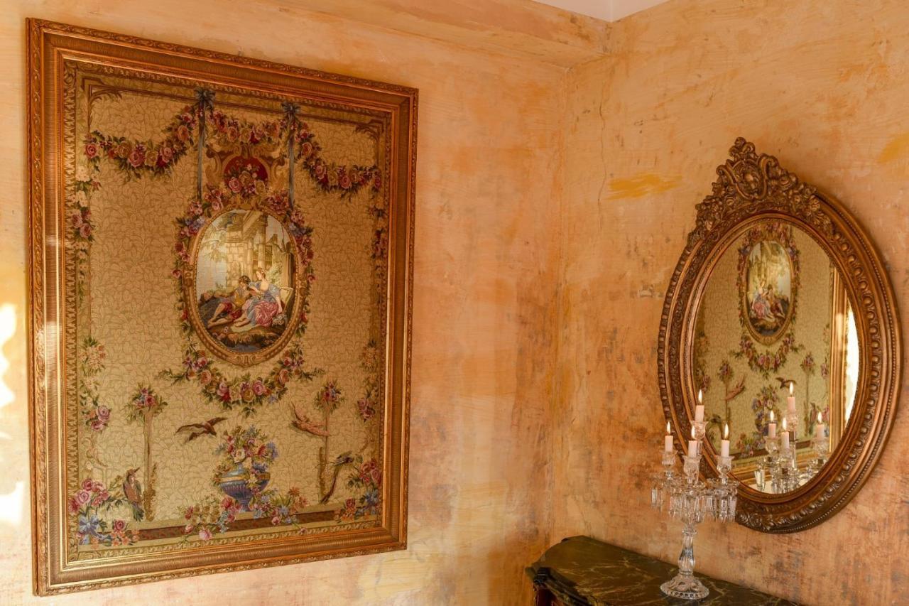 Baroque Splendor: Breathtaking Views & Design Apartment Bucharest Luaran gambar