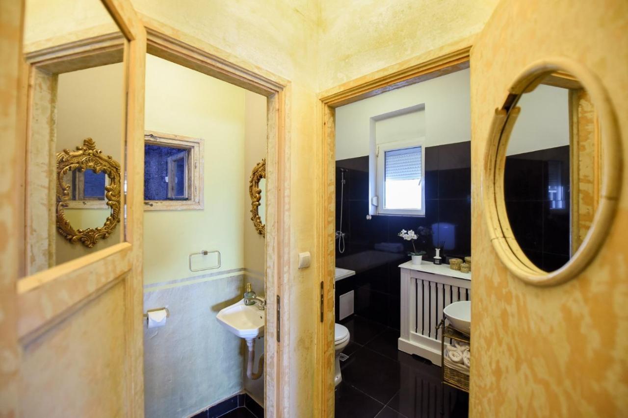 Baroque Splendor: Breathtaking Views & Design Apartment Bucharest Luaran gambar