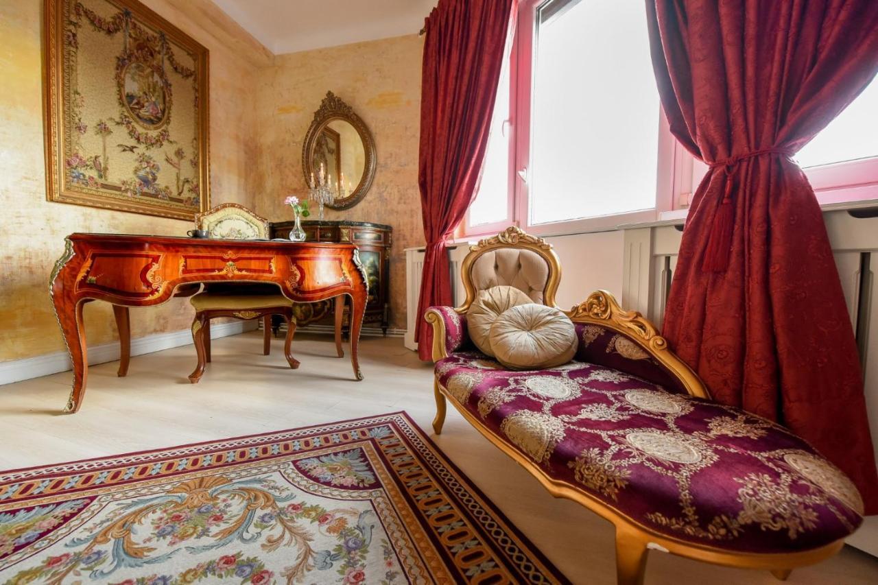 Baroque Splendor: Breathtaking Views & Design Apartment Bucharest Luaran gambar