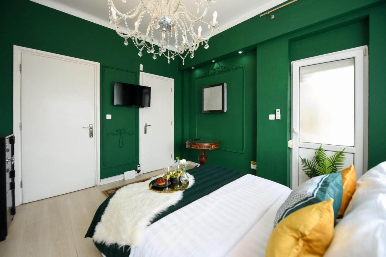 Baroque Splendor: Breathtaking Views & Design Apartment Bucharest Luaran gambar