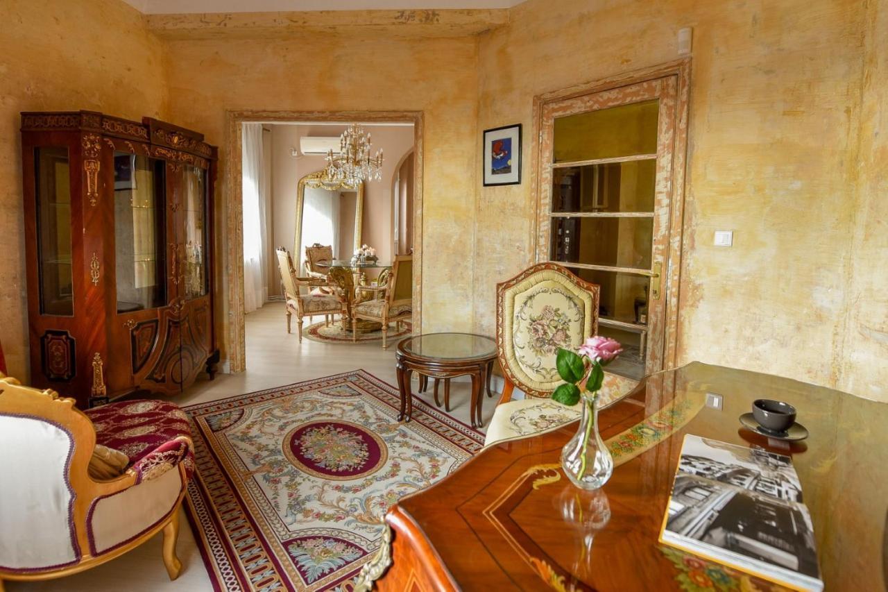 Baroque Splendor: Breathtaking Views & Design Apartment Bucharest Luaran gambar
