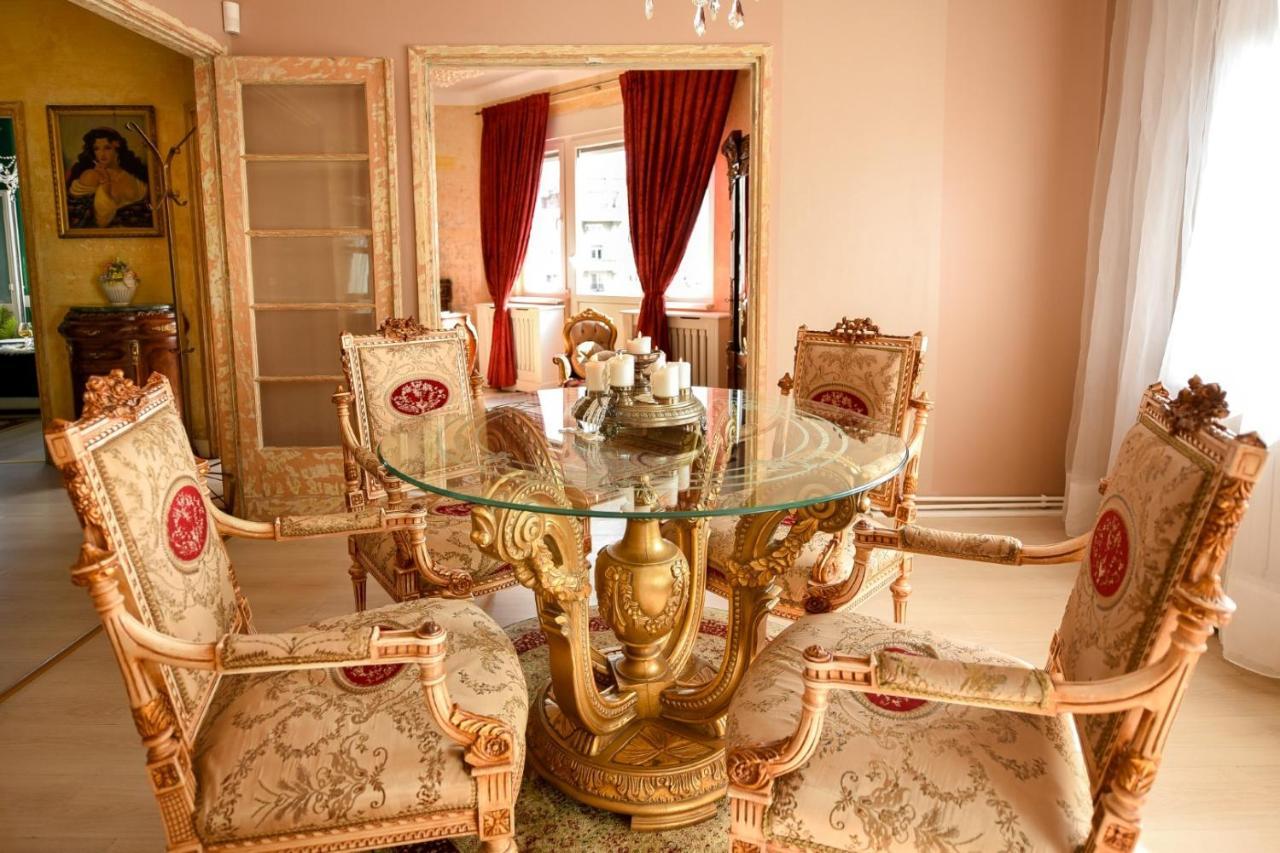 Baroque Splendor: Breathtaking Views & Design Apartment Bucharest Luaran gambar