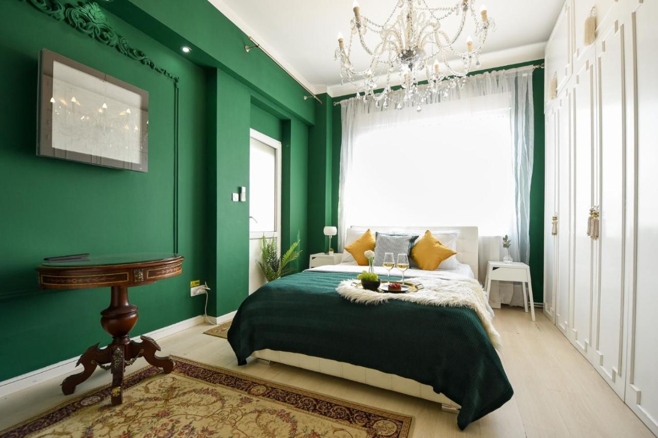 Baroque Splendor: Breathtaking Views & Design Apartment Bucharest Luaran gambar